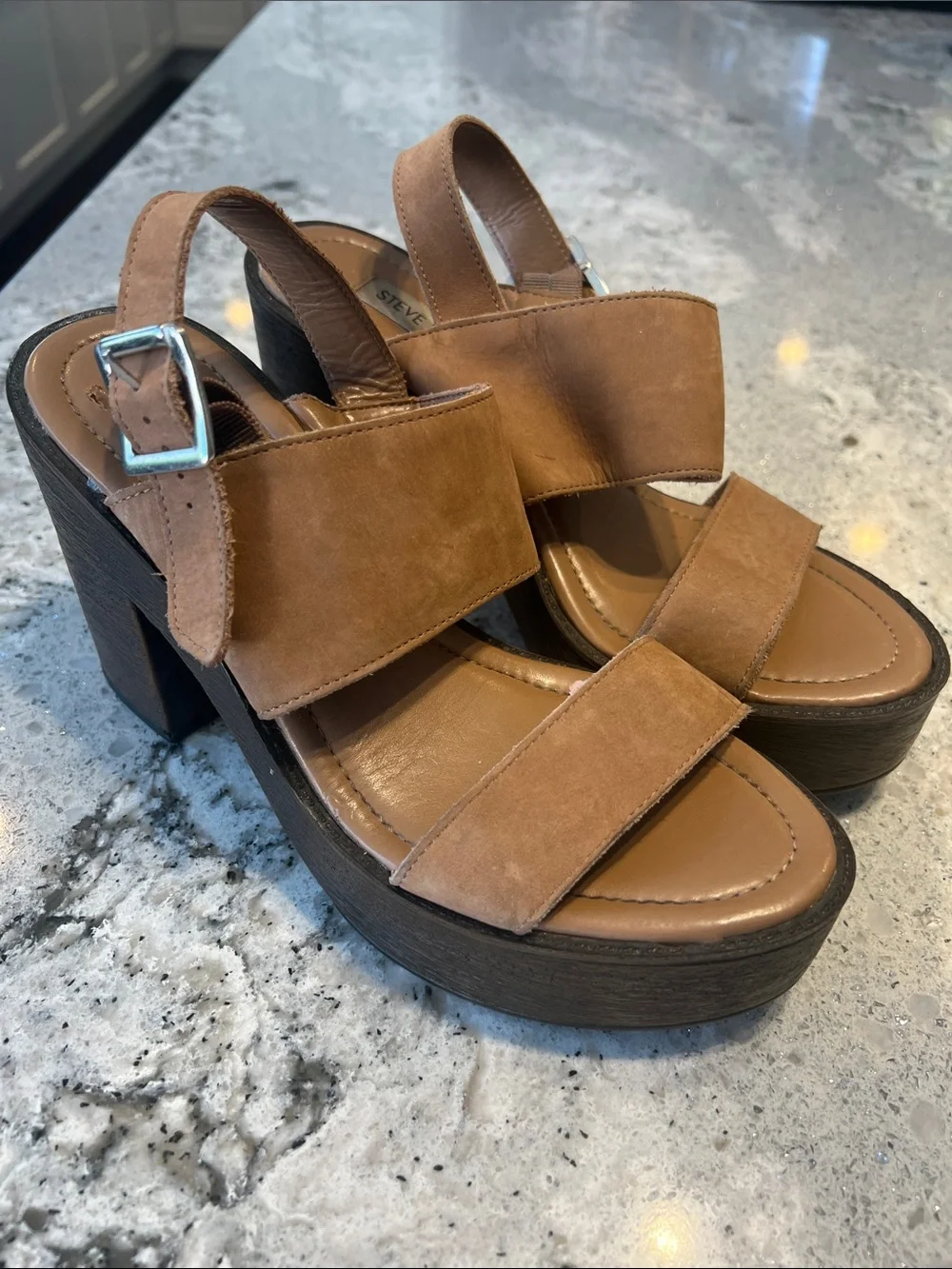 Steve Madden Rylee Camel Faux Leather Platform Sandals Size 7 EUC